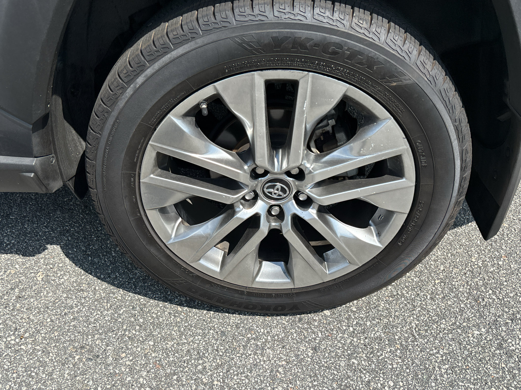 Used 2019 Toyota RAV4 XLE Premium FWD image 25
