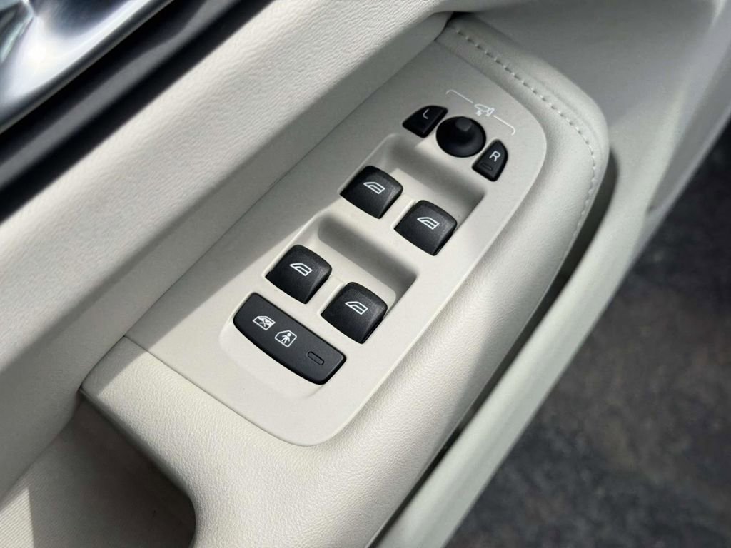 Certified 2026 Volvo XC60 B5 Ultra w/ Protection Package Premier image 15