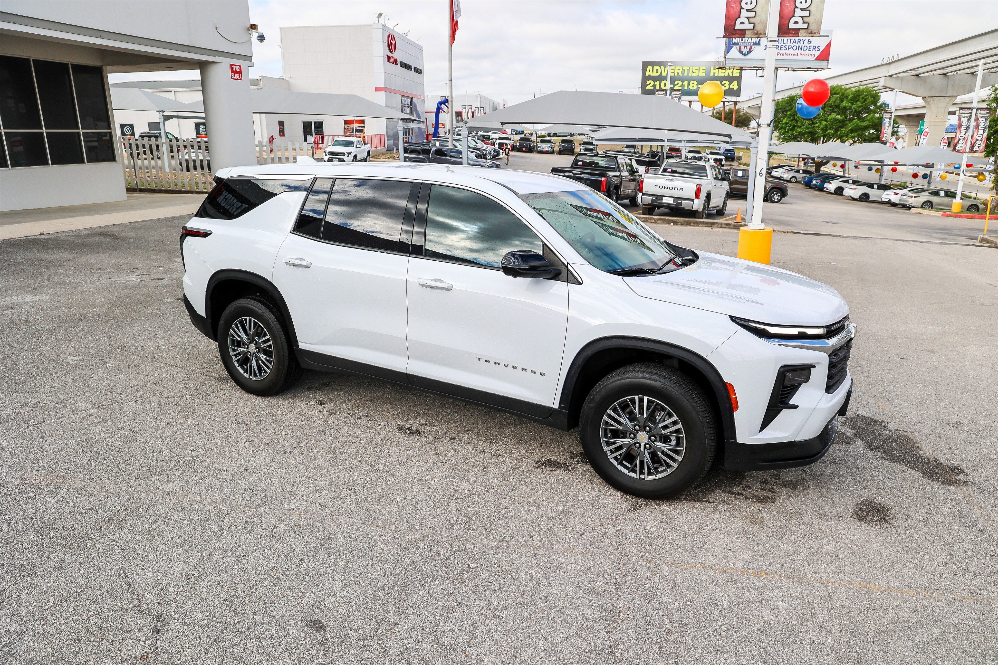 Used 2024 Chevrolet Traverse LS image 6