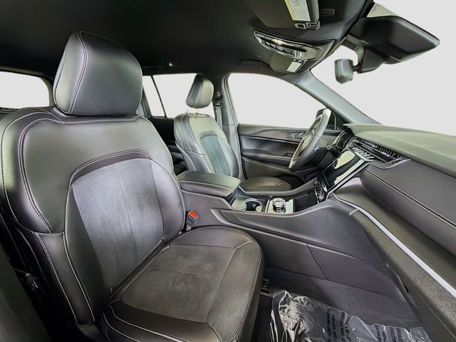 Used 2024 Jeep Grand Cherokee Altitude RWD image 29