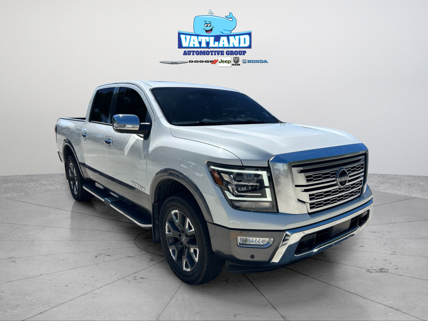 Used 2023 Nissan Titan Platinum Reserve w/ Moonroof Package AWD/4WD image 7