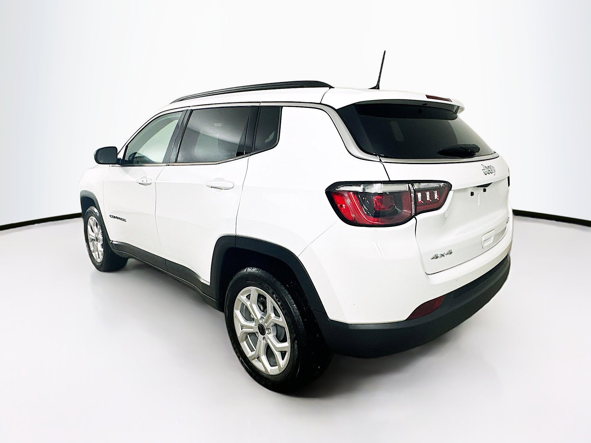 Certified 2025 Jeep Compass Latitude image 5