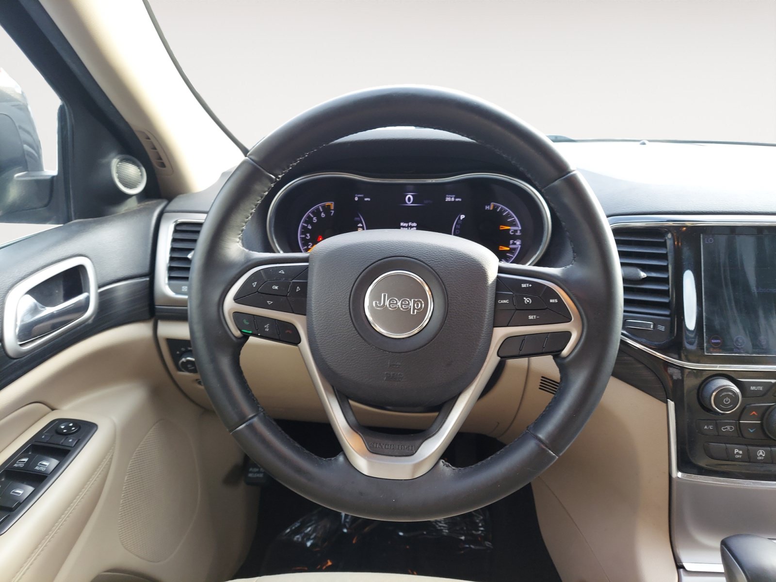 Used 2019 Jeep Grand Cherokee Laredo w/ 18" Wheel & 8.4" Radio Group RWD image 13