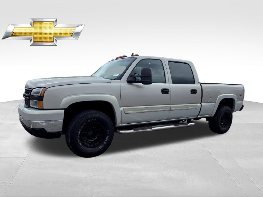 Used 2006 Chevrolet Silverado 2500 W/T w/ Skid Plate Package AWD/4WD image 2