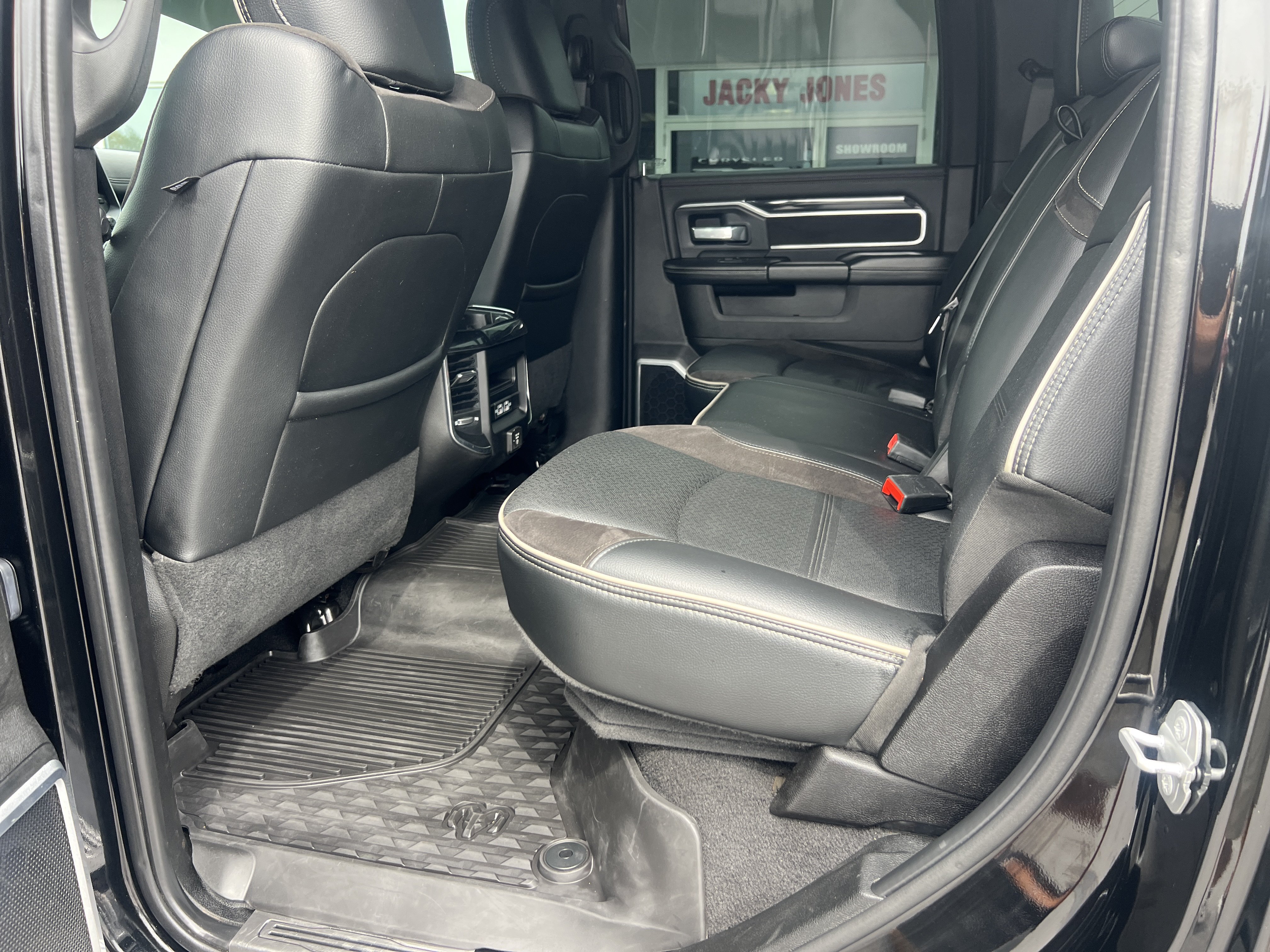 Used 2022 RAM 2500 Laramie AWD/4WD image 16