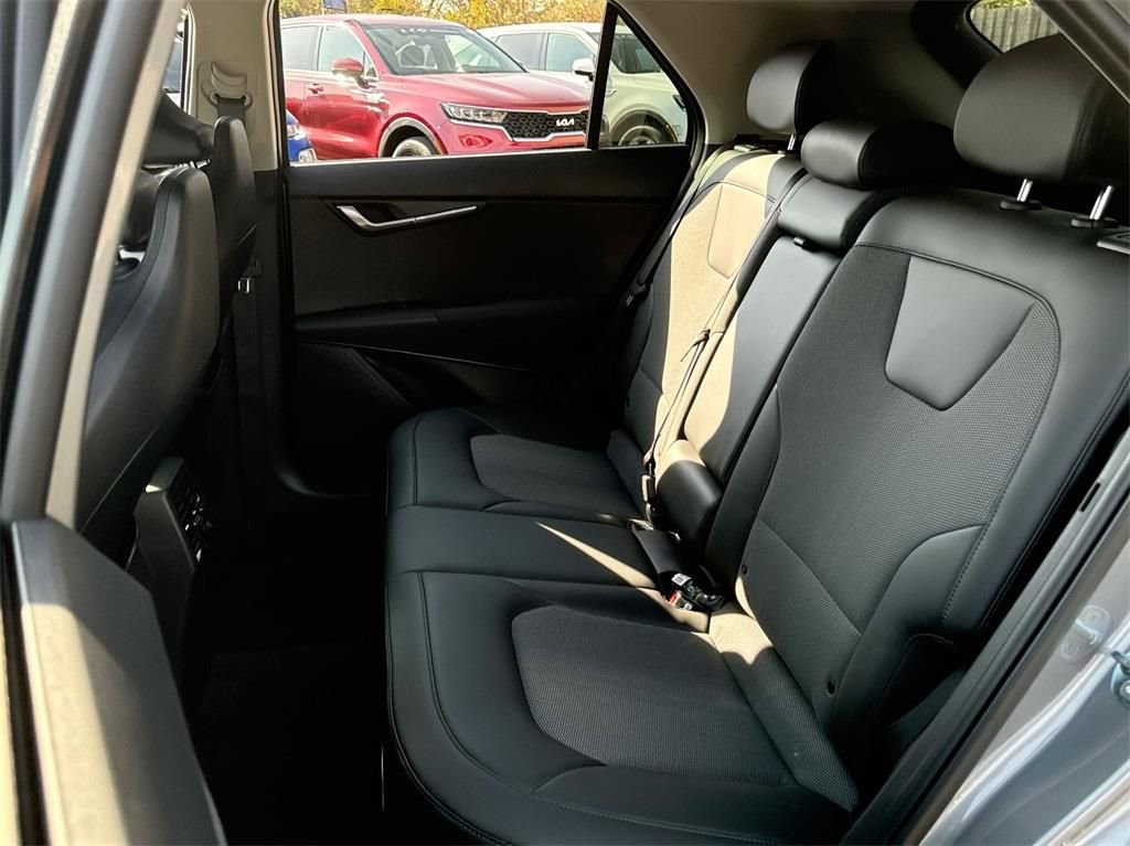 Certified 2025 Kia Niro EX image 34