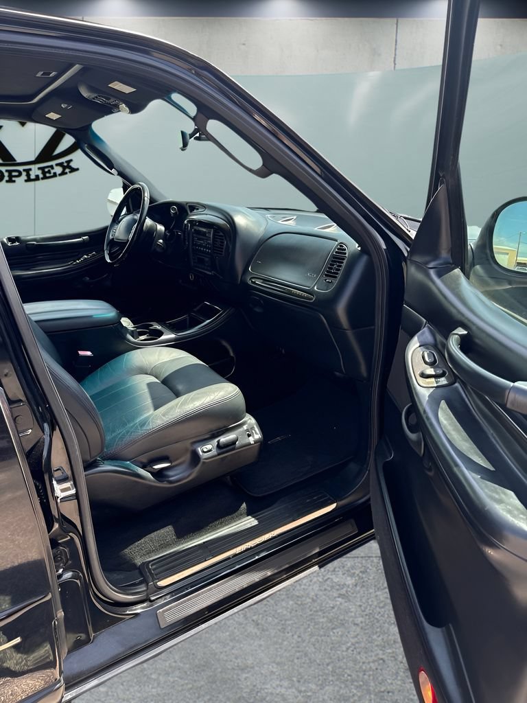 Used 2002 Lincoln Blackwood RWD image 17