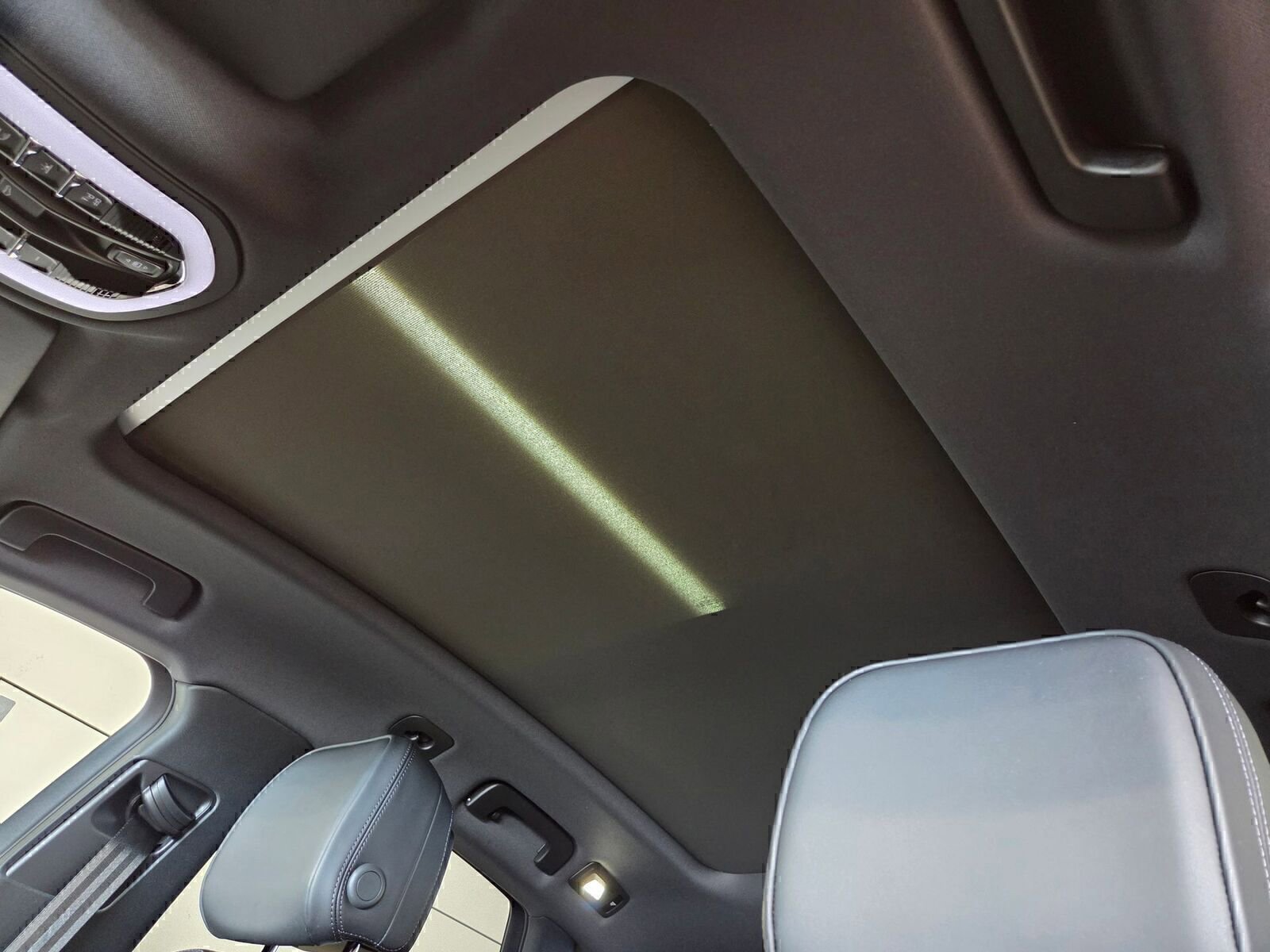 Certified 2026 Porsche Macan image 10