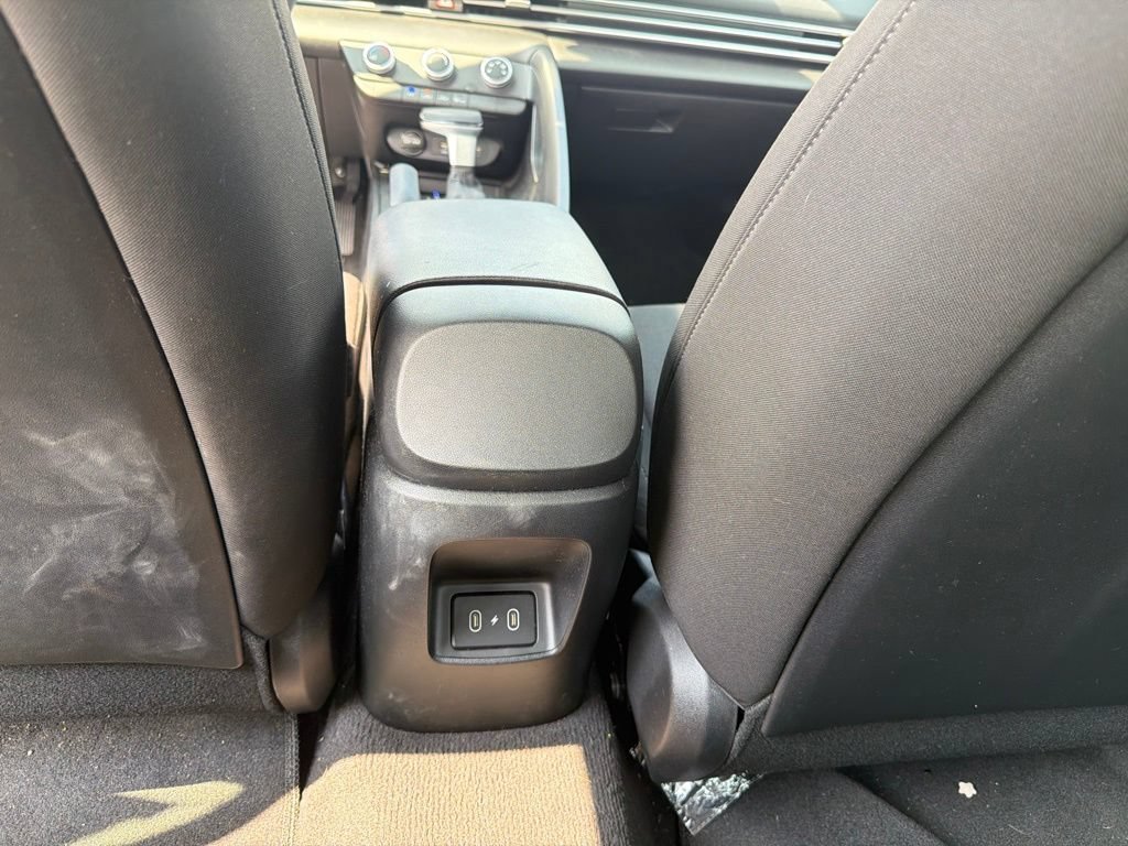 Certified 2025 Hyundai Elantra SE FWD image 16