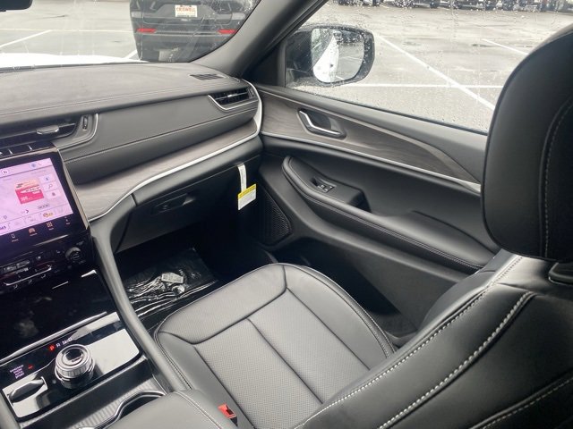 New 2025 Jeep Grand Cherokee L Limited w/ Luxury Tech Group II image 36