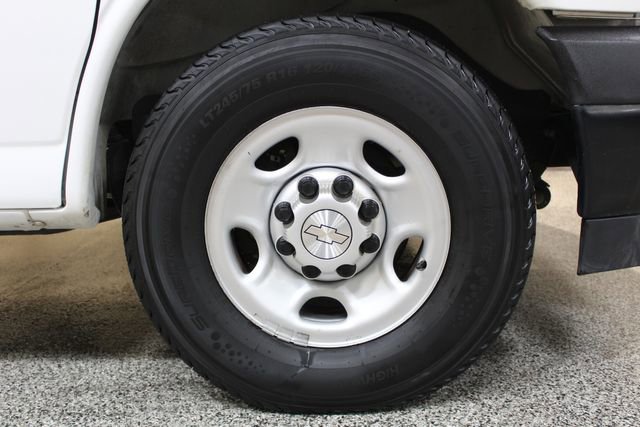 Used 2019 Chevrolet Express 2500 Extended image 21