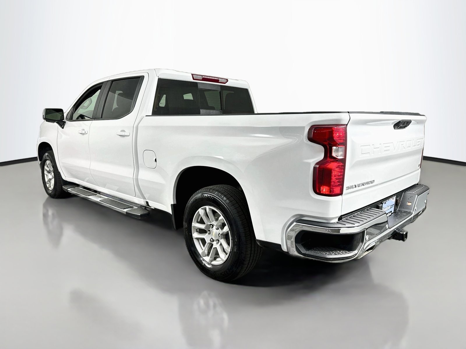 Used 2024 Chevrolet Silverado 1500 LT AWD/4WD image 6