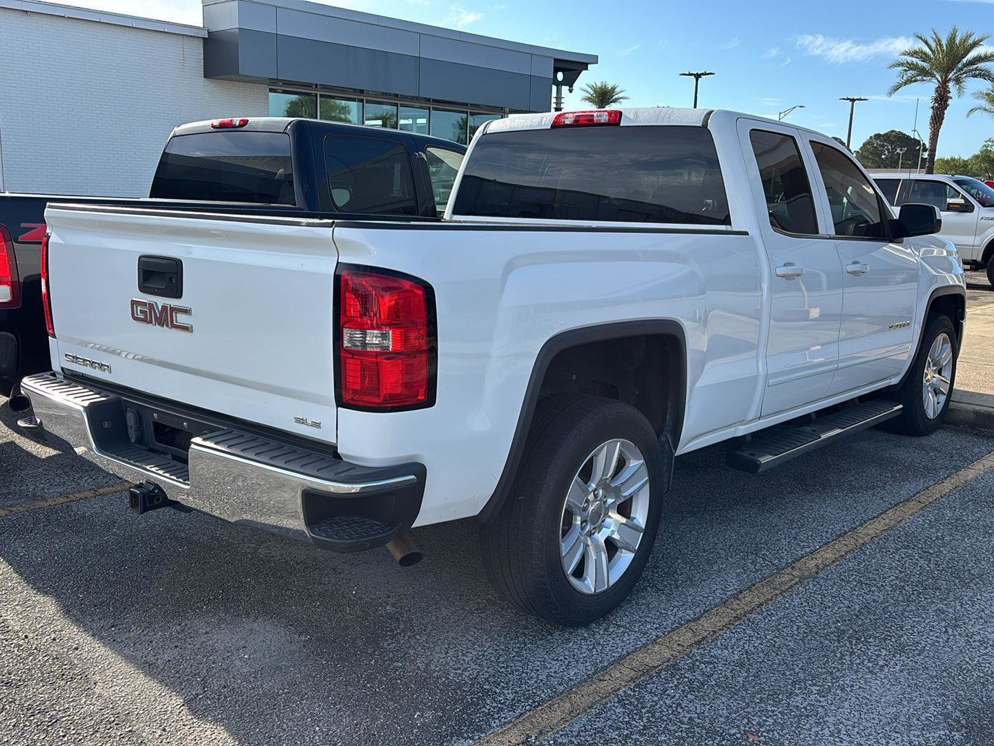 Used 2015 GMC Sierra 1500 SLE w/ SLE Value Package RWD image 6