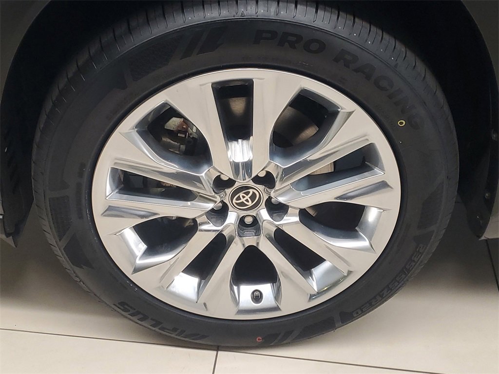 Used 2023 Toyota Highlander Limited image 4