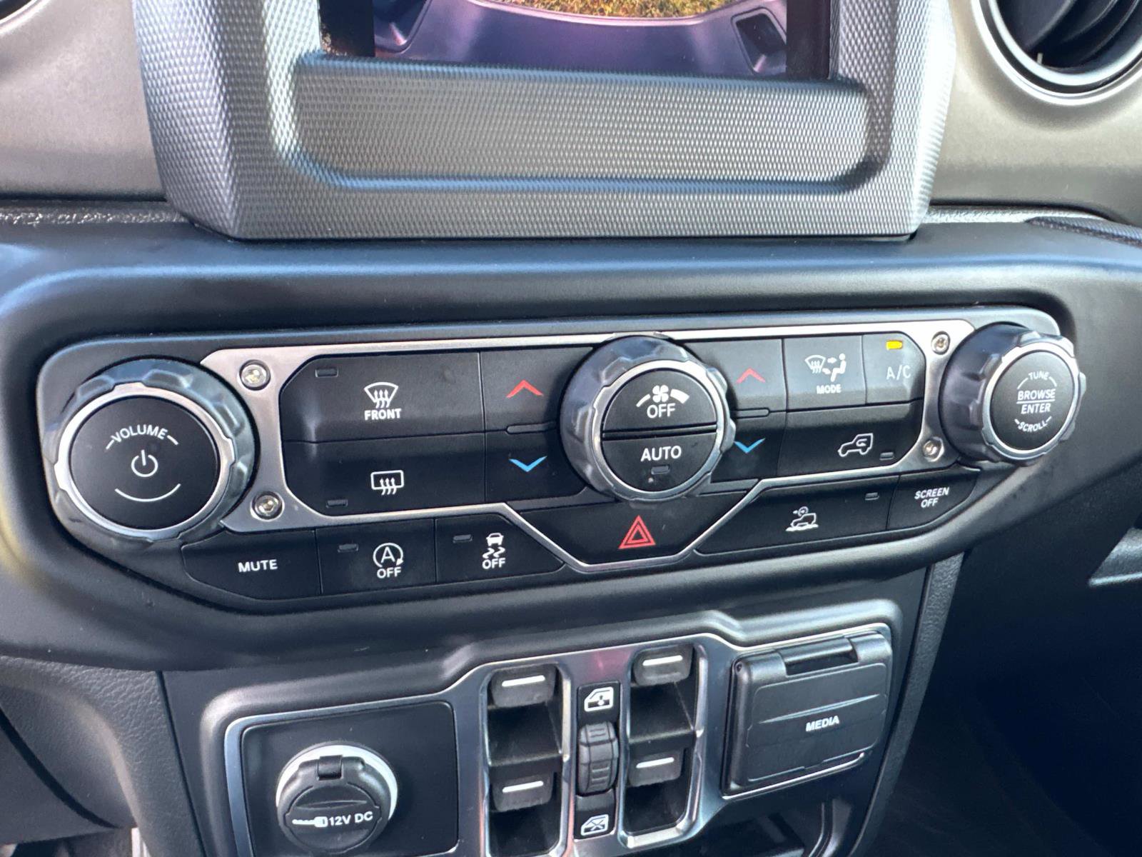 Certified 2022 Jeep Gladiator Overland AWD/4WD image 24