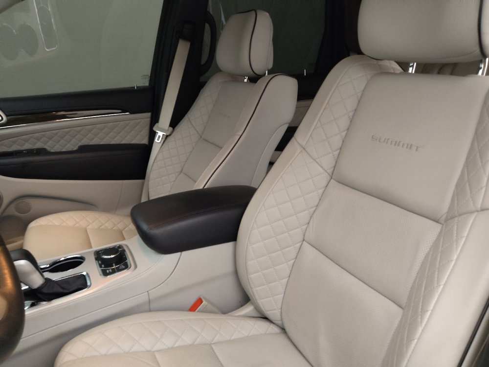Used 2019 Jeep Grand Cherokee Summit AWD/4WD image 17