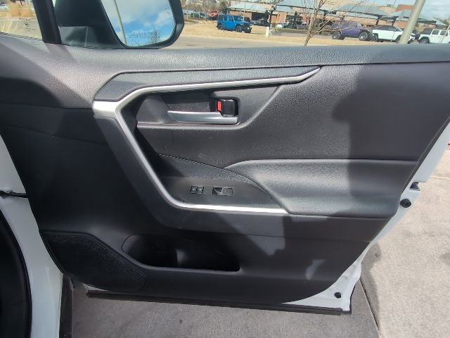 Used 2025 Toyota RAV4 XLE image 31