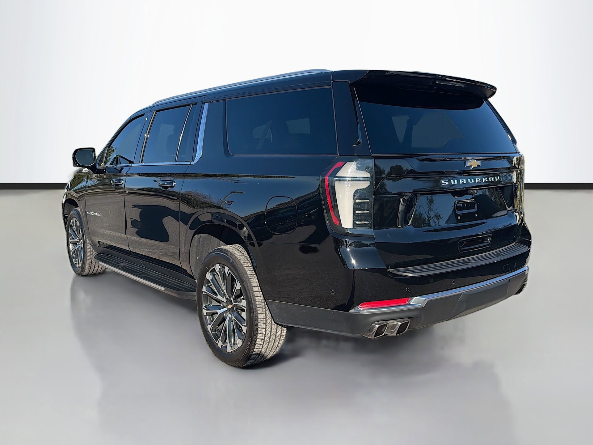 Used 2025 Chevrolet Suburban High Country image 6