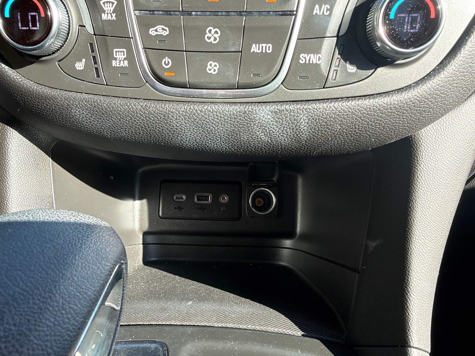 Used 2024 Chevrolet Equinox LT w/ LPO, Floor Liner Package FWD image 32