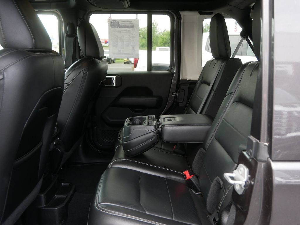 Used 2020 Jeep Wrangler Unlimited Sahara w/ Uconnect 4C Nav & Sound Group AWD/4WD image 18
