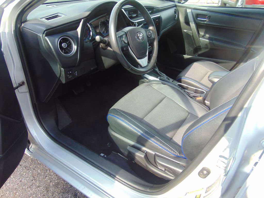 Used 2017 Toyota Corolla SE image 2