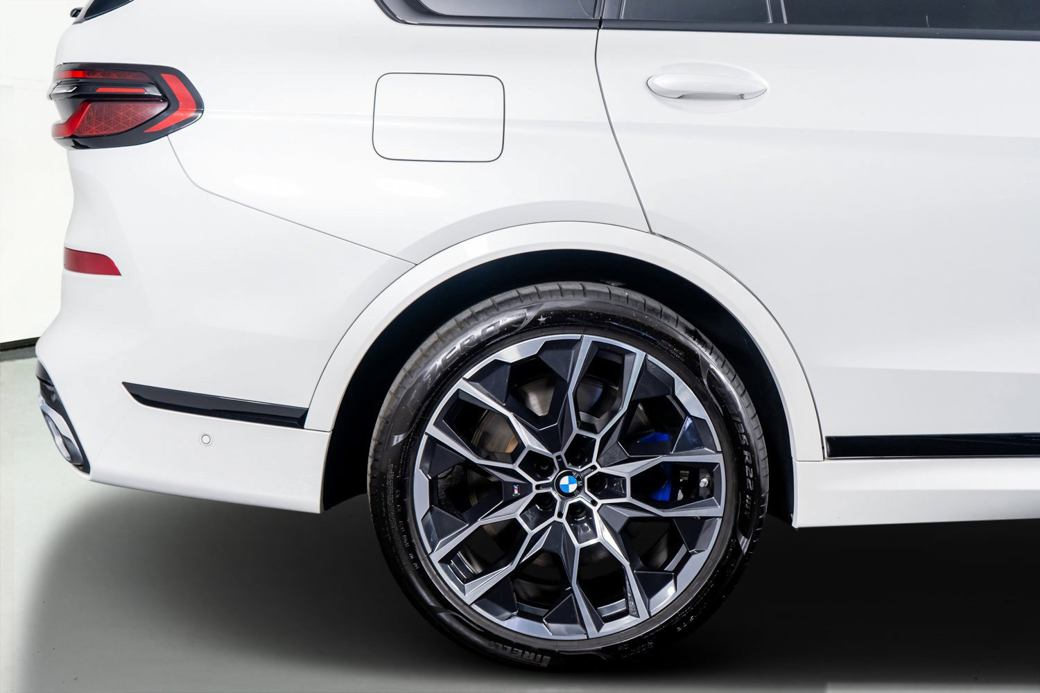 Used 2025 BMW X7 M60i image 8