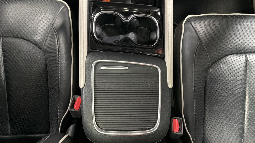 Used 2023 Chrysler Pacifica Limited FWD image 38