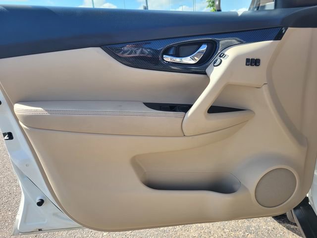 Used 2017 Nissan Rogue SL w/ SL Premium Package AWD/4WD image 18