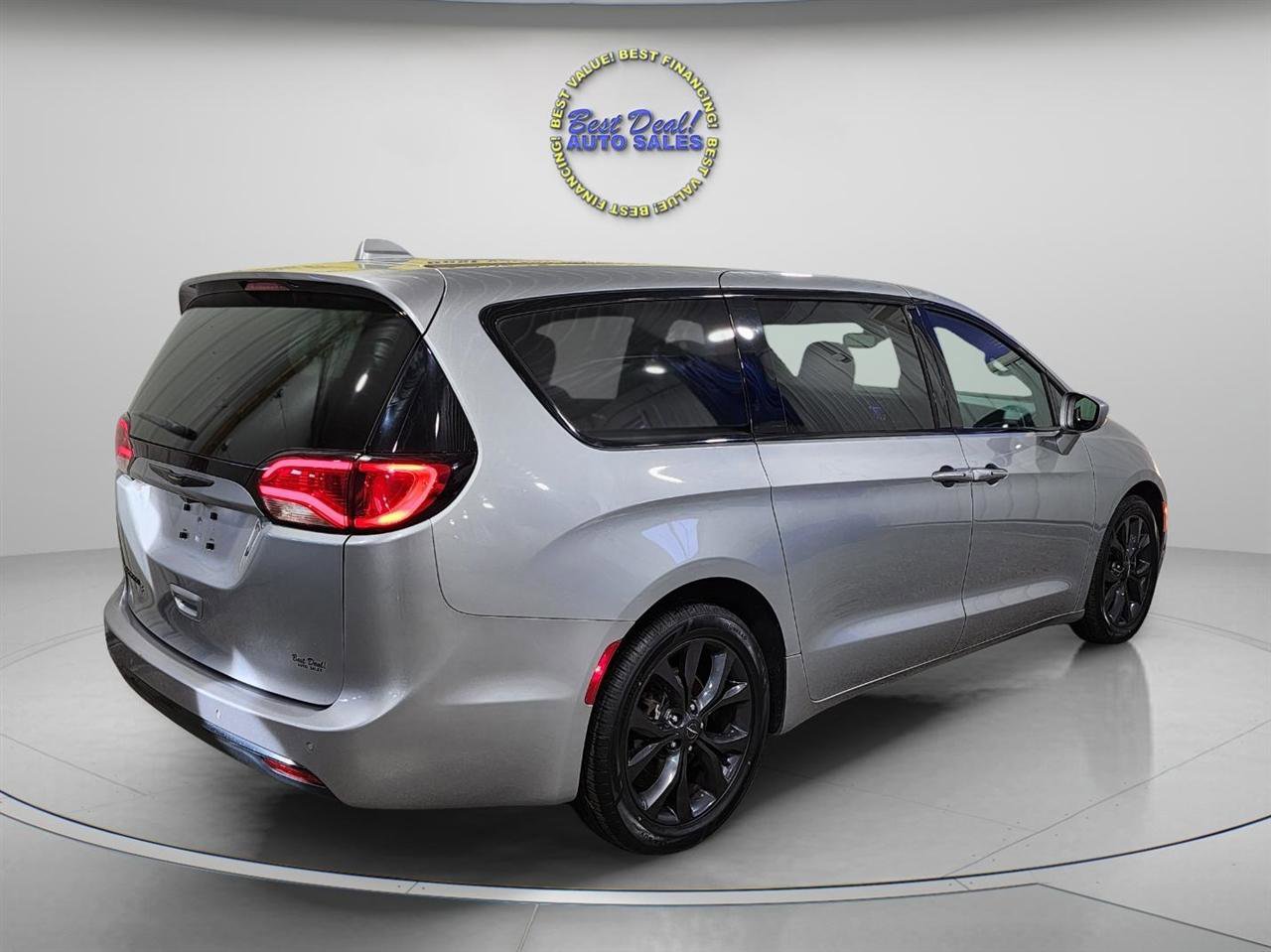 Used 2020 Chrysler Pacifica Touring w/ S Appearance Package image 6