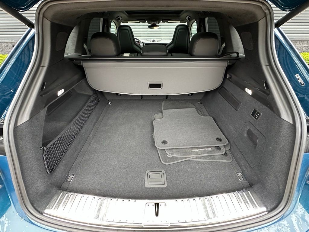 Certified 2025 Porsche Cayenne GTS AWD/4WD image 44