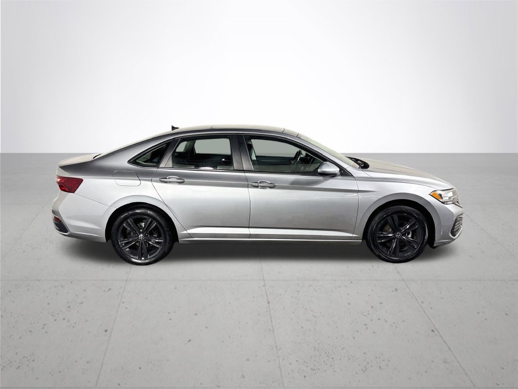 Used 2023 Volkswagen Jetta SE w/ Panoramic Sunroof Package FWD image 6