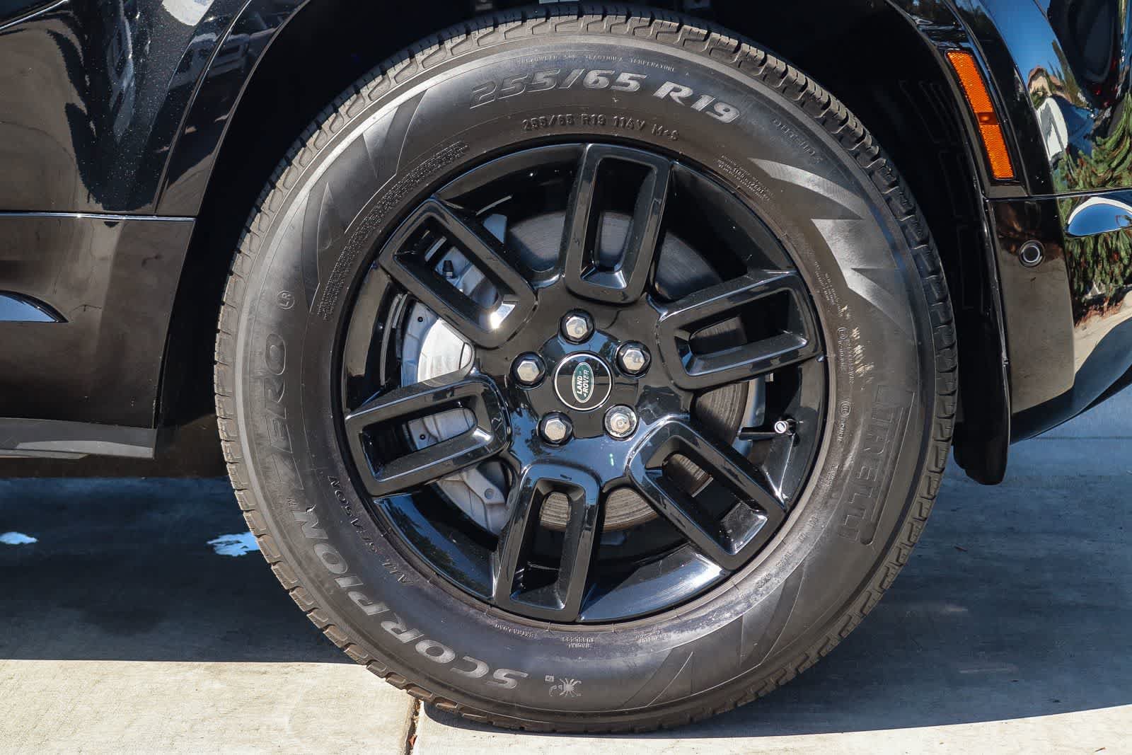 Used 2023 Land Rover Defender 90 X-Dynamic SE AWD/4WD image 9
