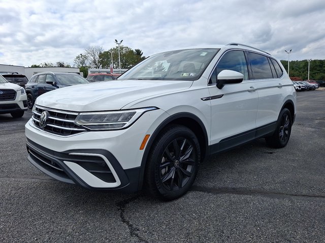 Used 2024 Volkswagen Tiguan SE FWD image 3