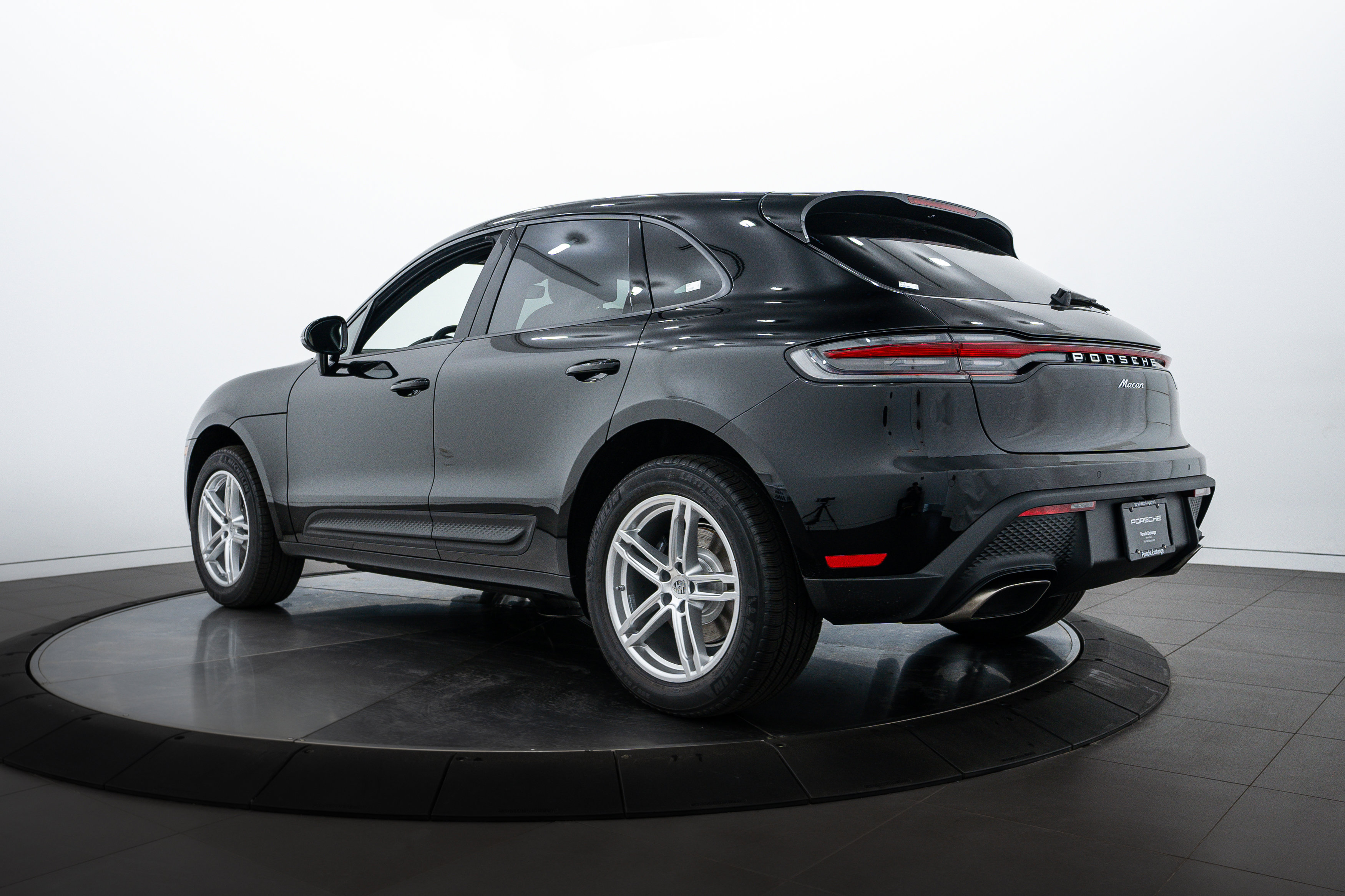New 2025 Porsche Macan image 3