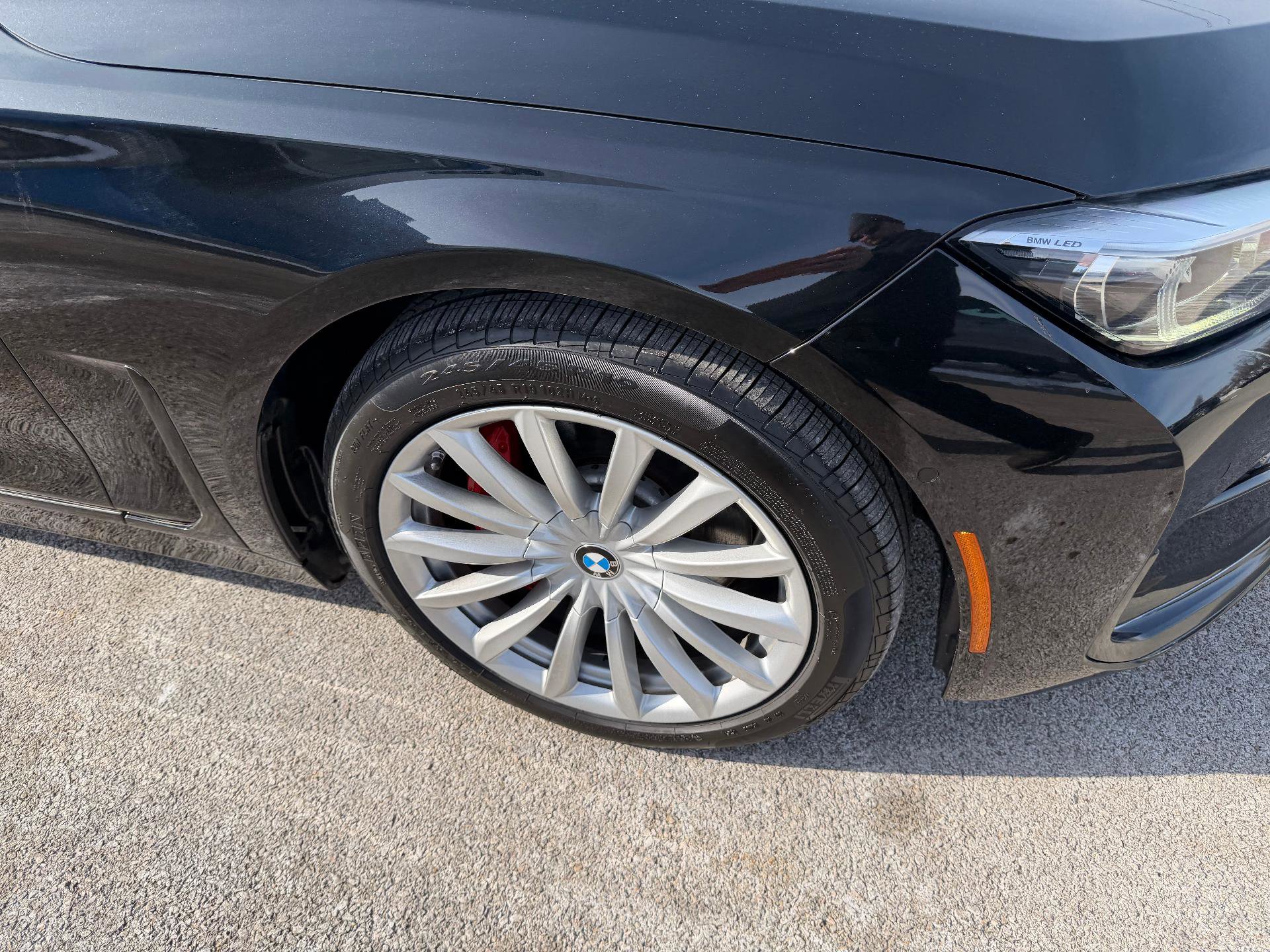 Used 2020 BMW 740i 740i 4dr Car w/ Premium Package image 9