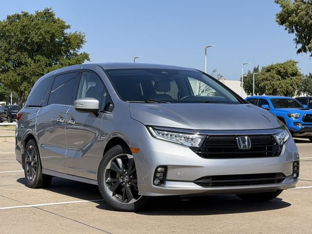Used 2023 Honda Odyssey Elite image 2