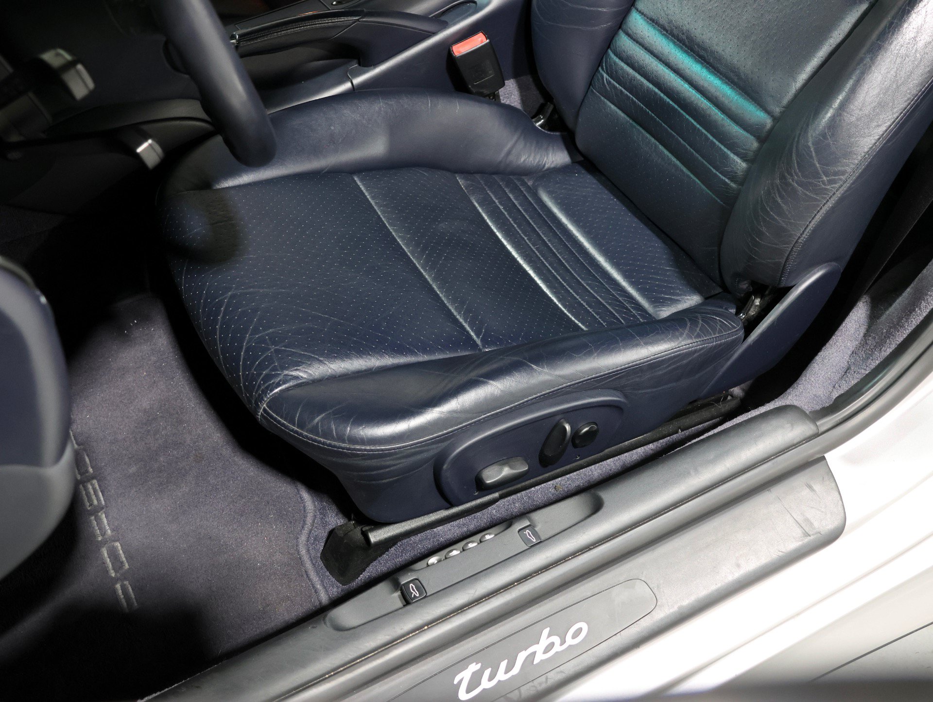 Used 2002 Porsche 911 Turbo AWD/4WD image 49