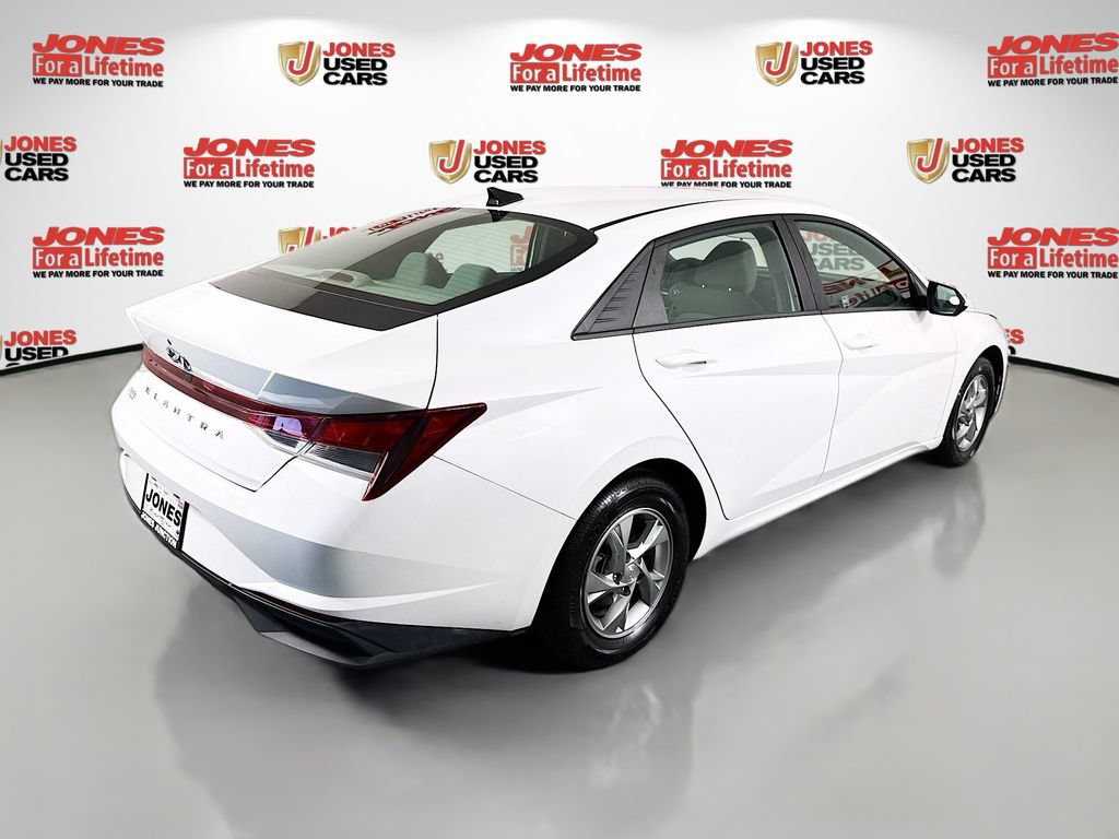 Certified 2022 Hyundai Elantra SE FWD image 15