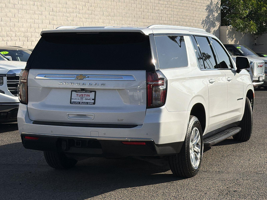 Used 2022 Chevrolet Suburban LT w/ Luxury Package AWD/4WD image 5