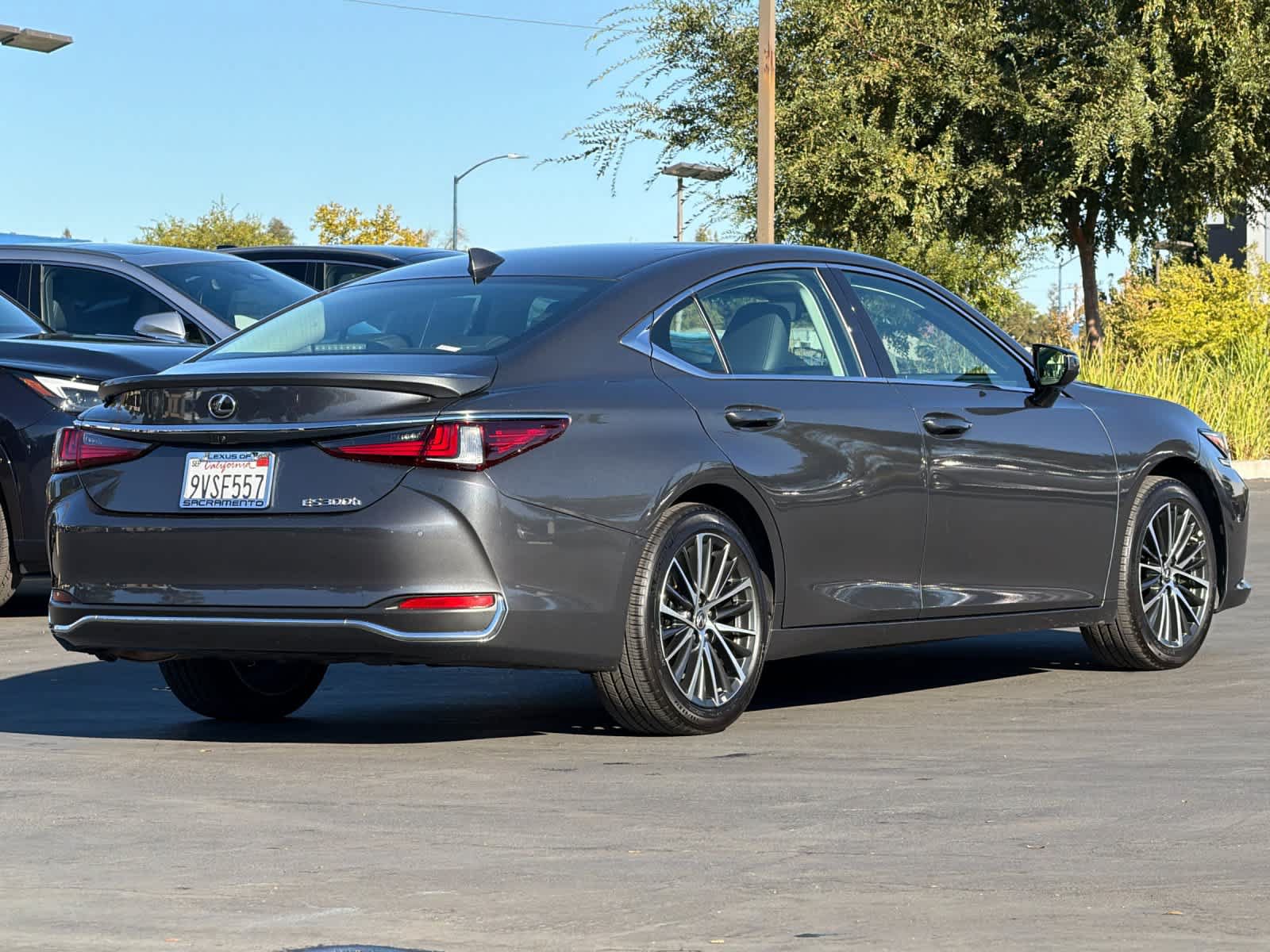 Certified 2025 Lexus ES 300h w/ Premium Package FWD image 2