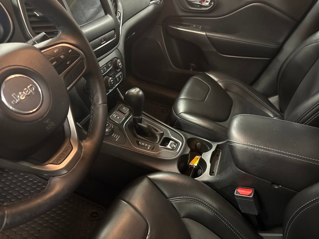 Used 2019 Jeep Cherokee Latitude Plus w/ Cold Weather Group image 25