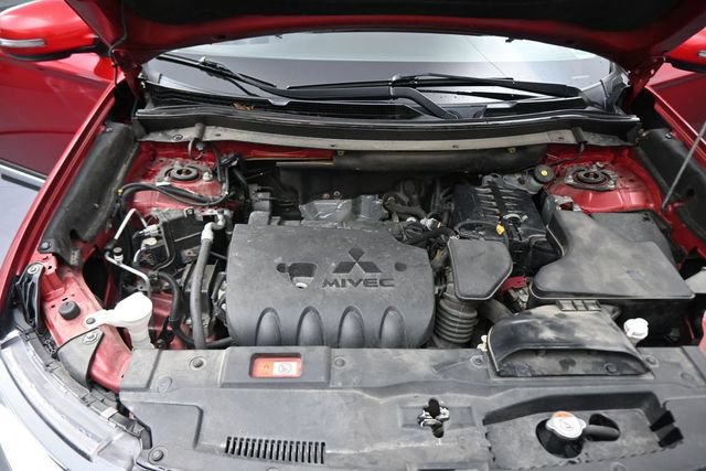 Used 2020 Mitsubishi Outlander SE AWD/4WD image 12