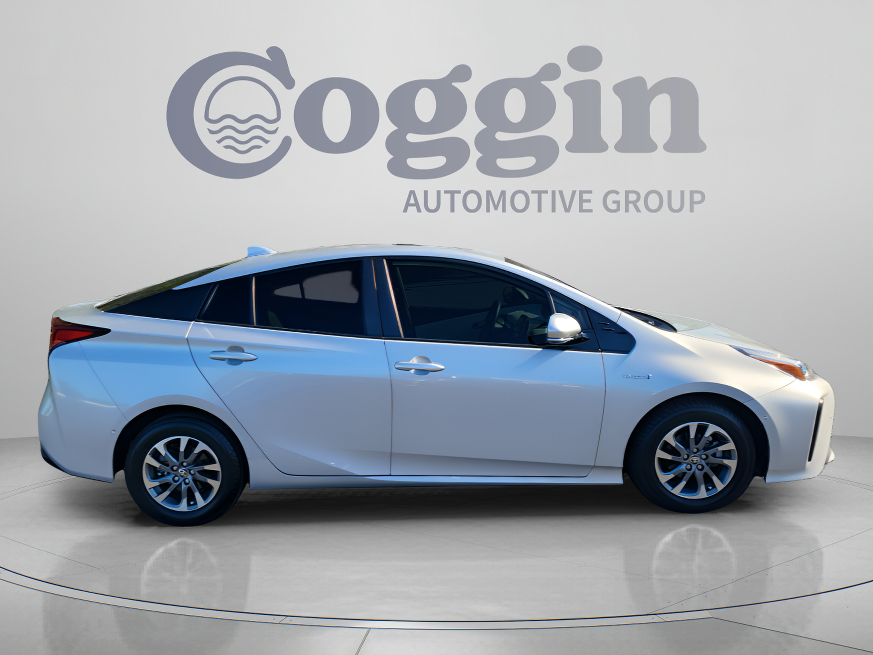 Used 2020 Toyota Prius Limited w/ Premium Convenience Package FWD image 3