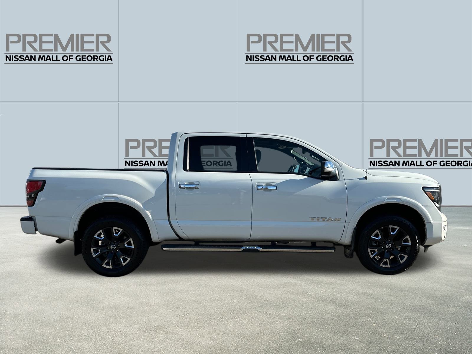 Certified 2021 Nissan Titan Platinum Reserve w/ Moonroof Package image 4