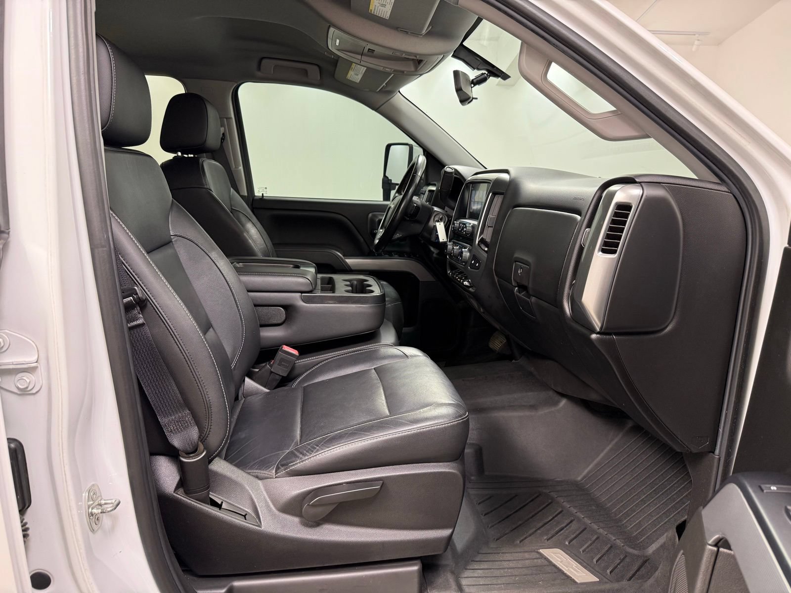 Used 2018 Chevrolet Silverado 1500 LT w/ All Star Edition AWD/4WD image 26