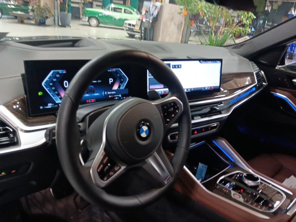 Used 2026 BMW X6 xDrive40i AWD/4WD image 3