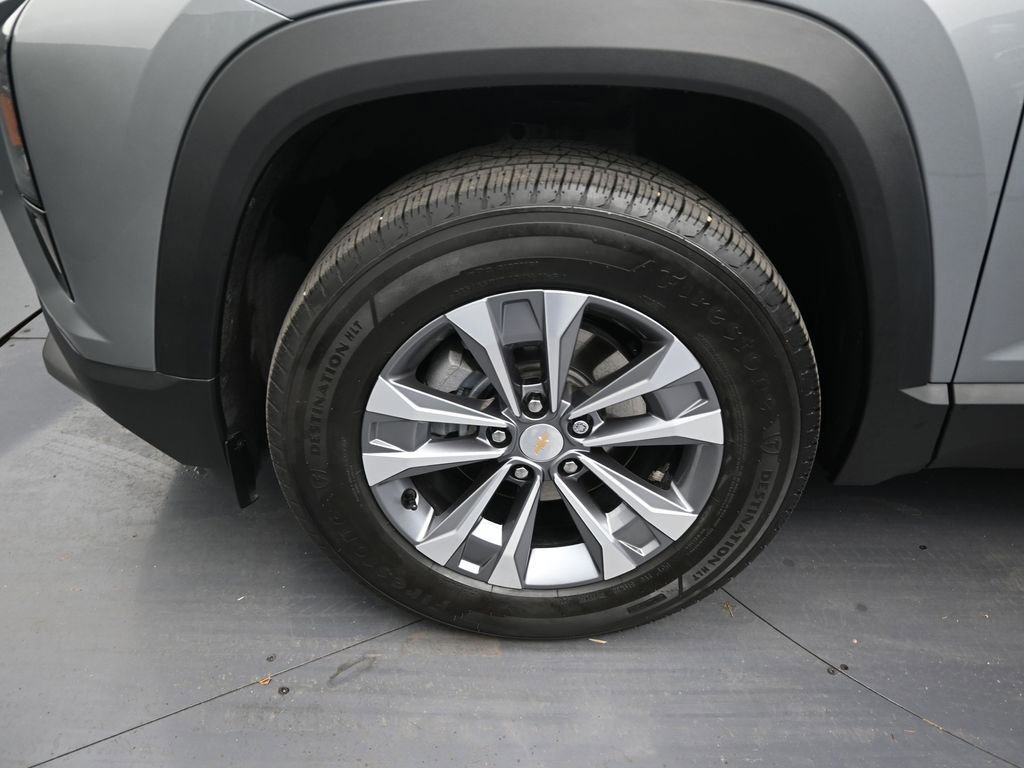Used 2025 Chevrolet Equinox LT w/ Safety and Technology Package image 9