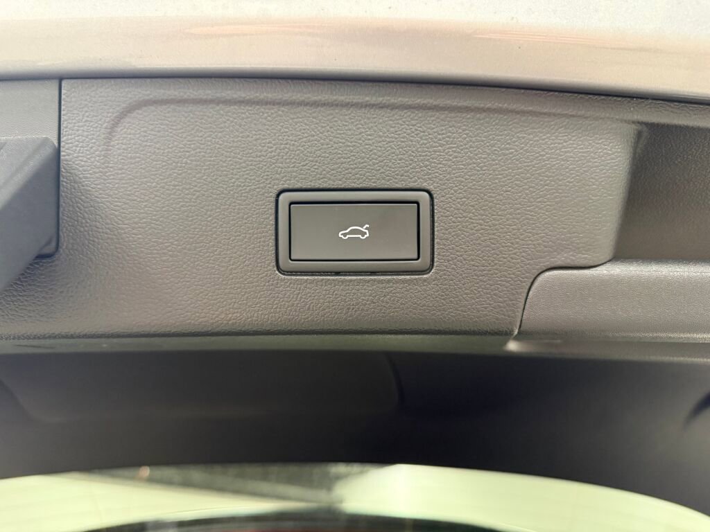 New 2026 Volkswagen Atlas Cross Sport SE image 10