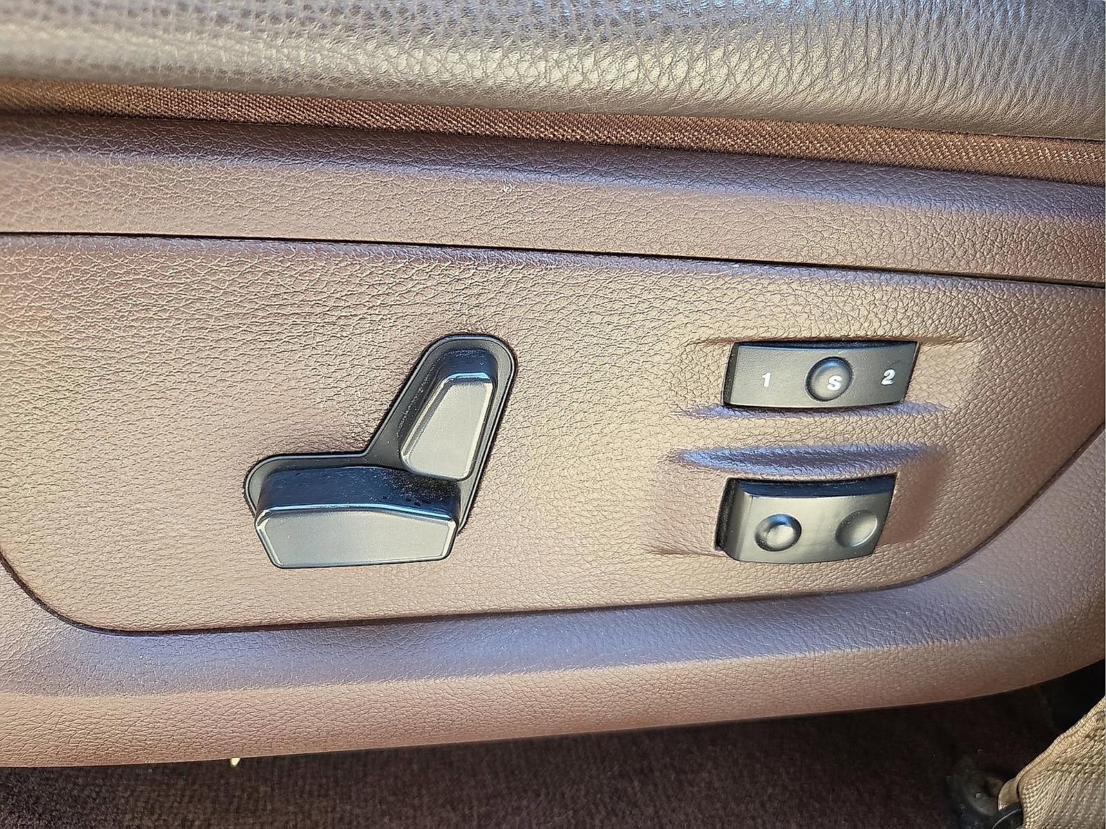 Used 2016 RAM 2500 Longhorn w/ Convenience Group image 15