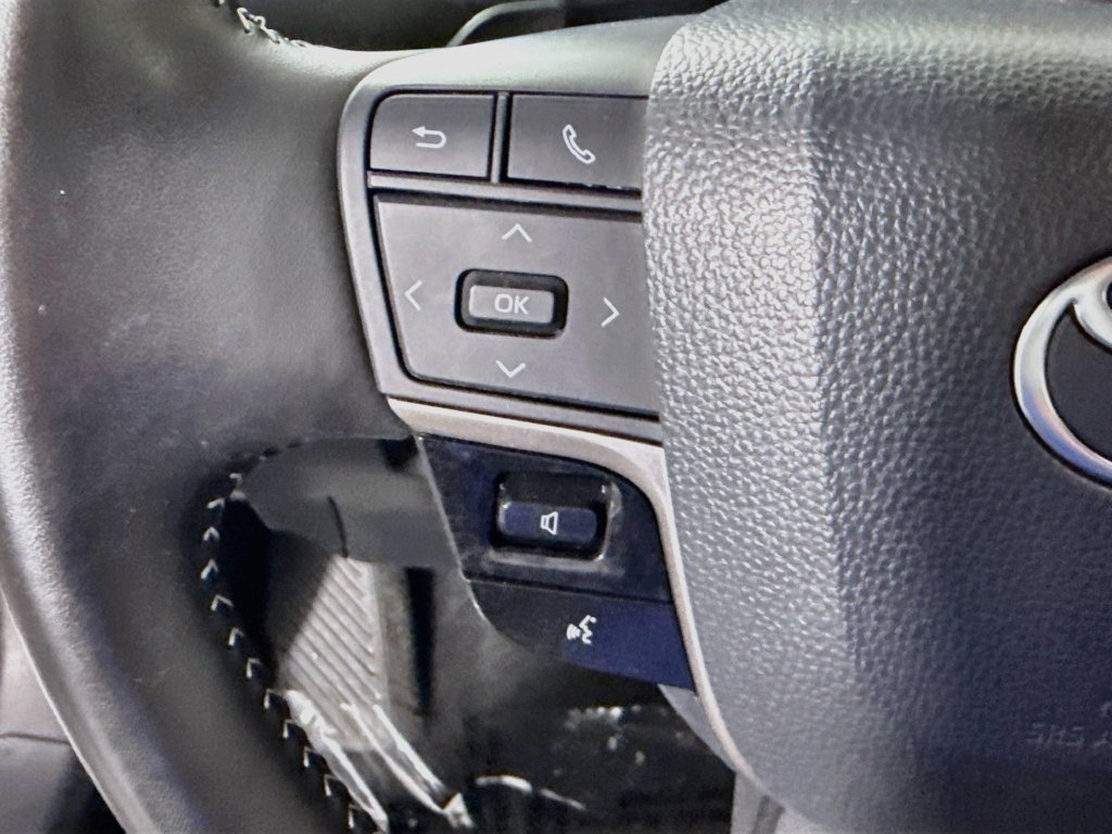 Used 2025 Toyota Camry SE w/ Convenience Package FWD image 13
